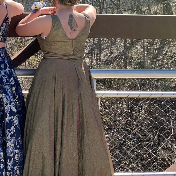 PROM DRESS - Picture 2 of 4